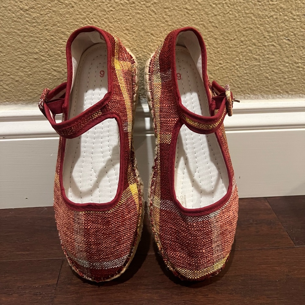 Urban Outfitters: Mary Jane Espadrille. - Picture 2 of 3